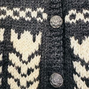 Unique Design HAND-KNIT Cardigan Wool Grey White Domed Pewter Buttons Sz M